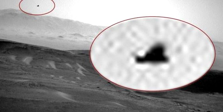 Krilna anomalija, ki jo je na Marsu posnela rover kamera Curiosity