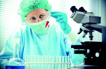 Vzorci vode, preneseni v laboratorij