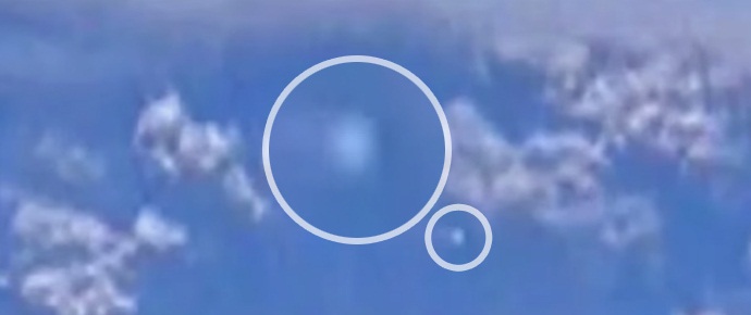 Leteči krožnik, opažen nad izbruhom vulkana