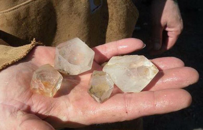 Levitatični kristali Arkanzasa