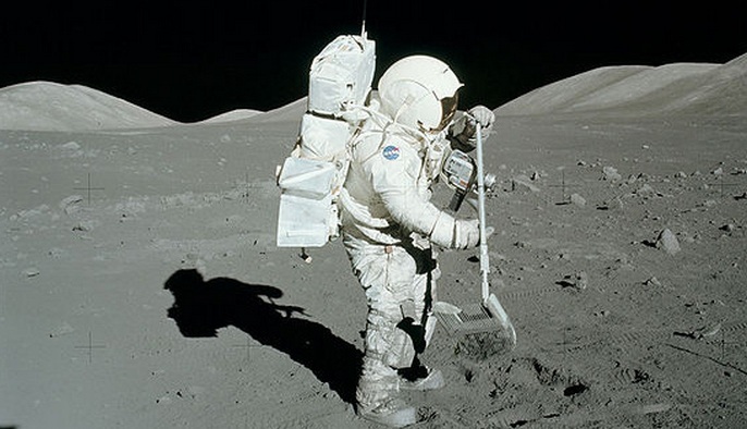 Lunine kamne so ukradli tatovi in ​​nabiralci