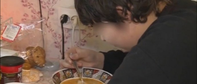 Mati odvzeta starševske pravice zaradi pretirane skrbi za sina