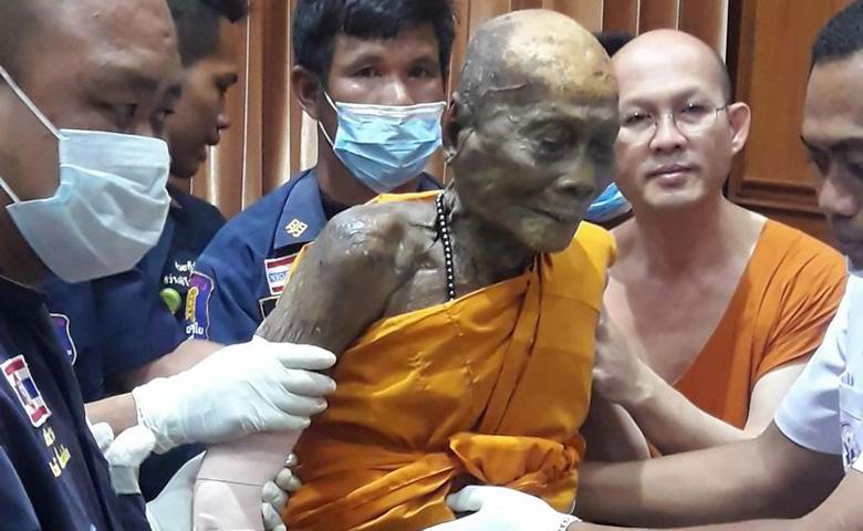 Mrtvi budistični menih se je nasmehnil v krsti