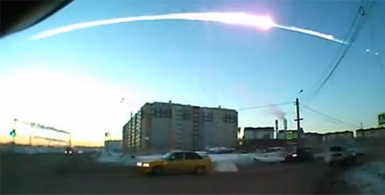 Očividci govorijo o ognjeni krogli, ki je na nebu pustila sledi