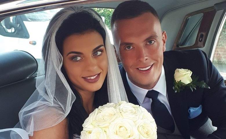 Mladoporočenca sta se počutila nelagodno, ko sta na poroki zagledala duhove.