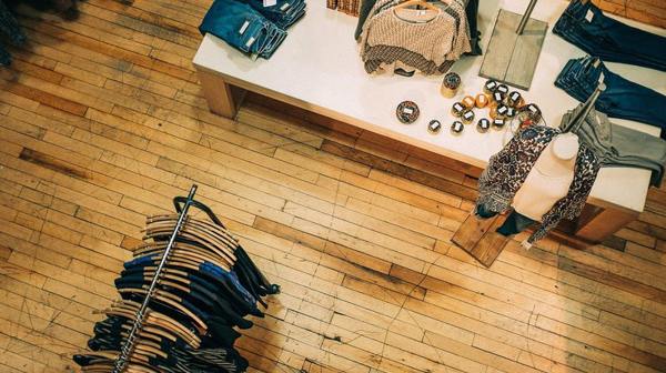 ali je mogoče nositi stvari pokojne osebe? 