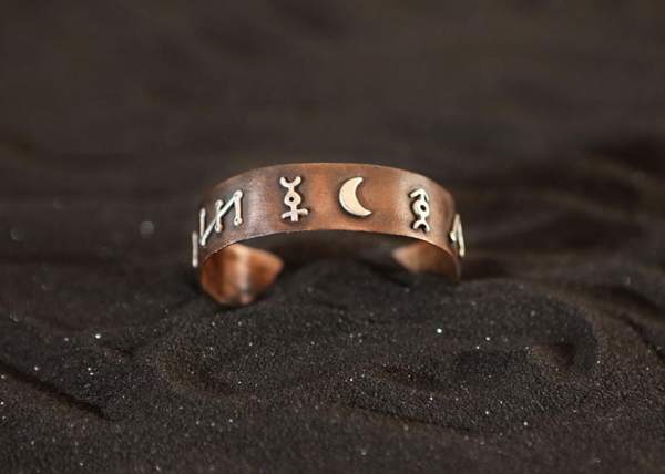 ali je mogoče nositi obroče drugih ljudi 