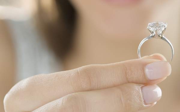 ali je mogoče nositi poročni prstan nekoga drugega 