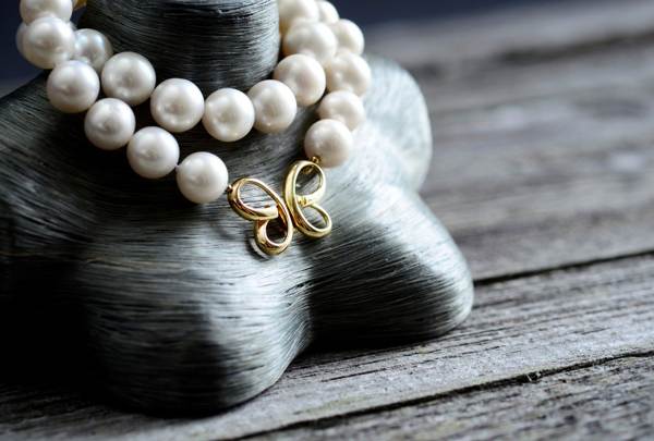 ali je mogoče ženski podariti bisere 