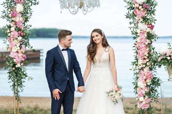 ali lahko prodam svojo poročno obleko 