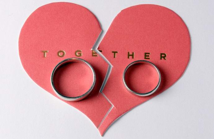 Moža in ženo sta v povojih ločila dvojčka