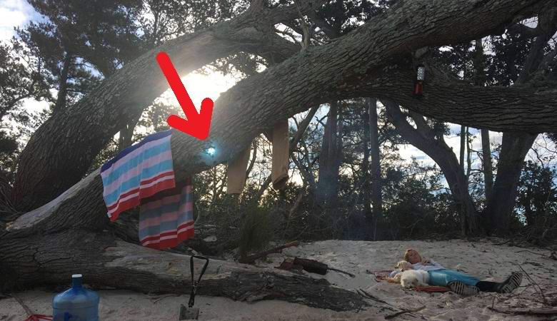 Moški se je fotografiral