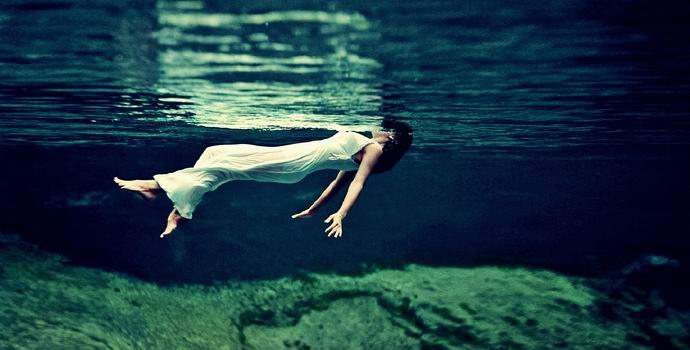 Moški je prepovedal rešiti utopitev hčerko