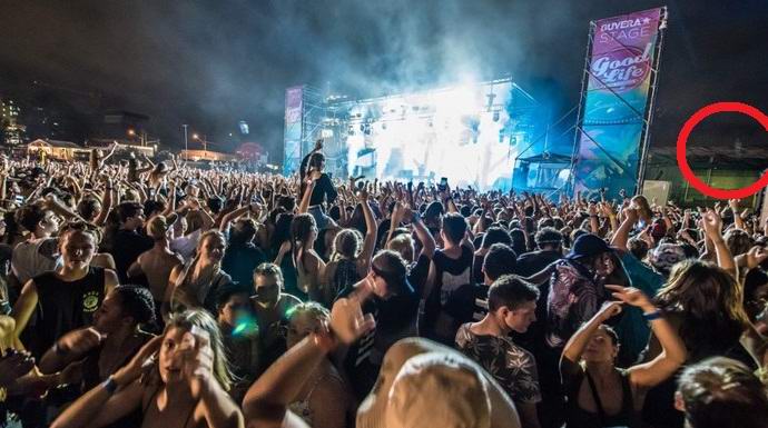Deklica duhov je bila fotografirana na avstralskem festivalu.
