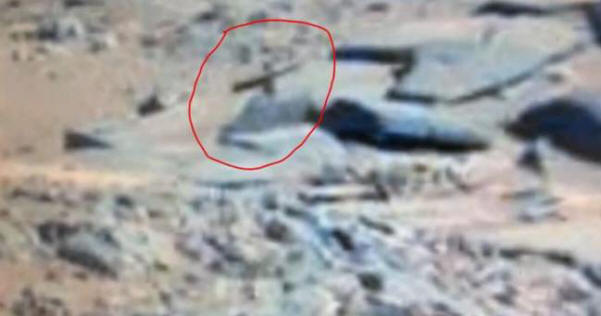 Na Marsu so našli grob s križem