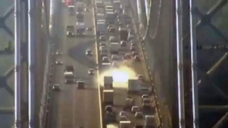 Skrivnostni svetlobni oblak se je pojavil na mostu v ZDA.