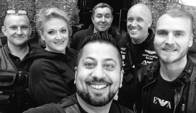 Na zastrašujoči fotografiji: