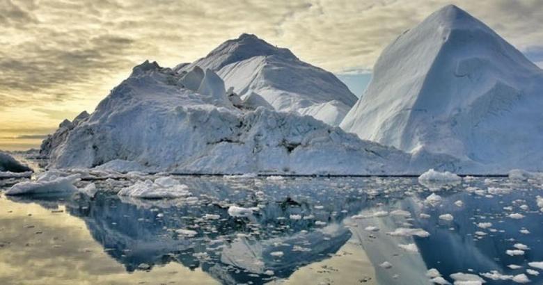 Na severu Kanade so novinarji CBC-ja odkrili skrivnostni lok.