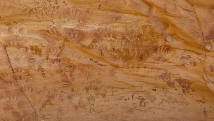 Tujčevi odtisi palcev, najdeni na skali  title=