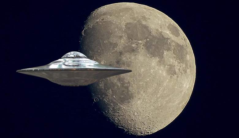 V obliki luče na luni звездолет