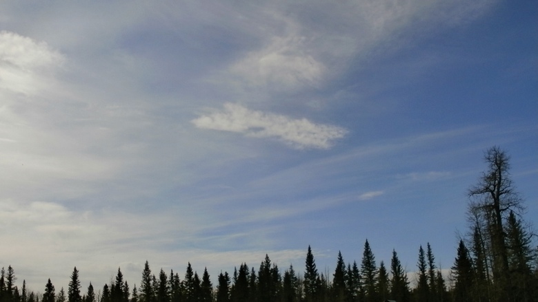 Pravokotni, trikotni in drugi nestandardni oblaki so se začeli vedno bolj pojavljati nad Zemljo.