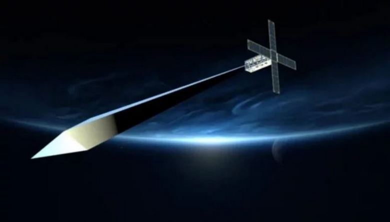 Napihljiva skulptura v Zemljini orbiti se nikakor ne more obrniti.