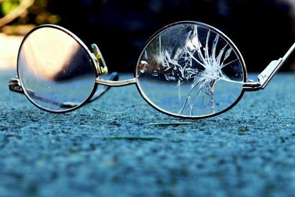 Kje je strmoglavil - znotraj ali zunaj? 