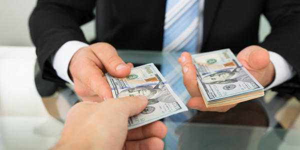 Kakšno roko dati denar 