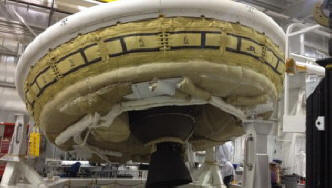 NASA se pripravlja na preizkus velikanskega mega padala na samem robu vesolja.