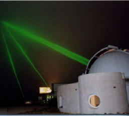 NASA bombardira Zemljo z laserji iz lunarne orbite