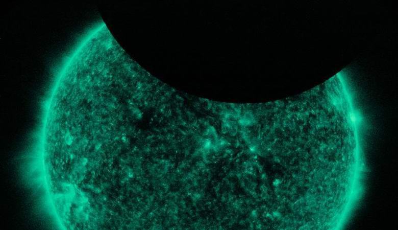 NASA je fotografirala skrivnostni planet, ki nenadoma leti blizu Sonca