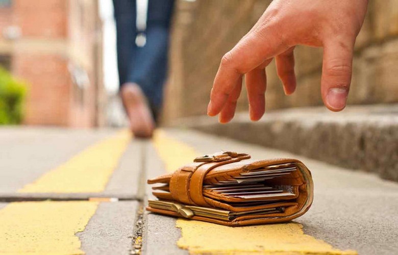 Ne pobiraj stvari drugih ljudi z zemlje