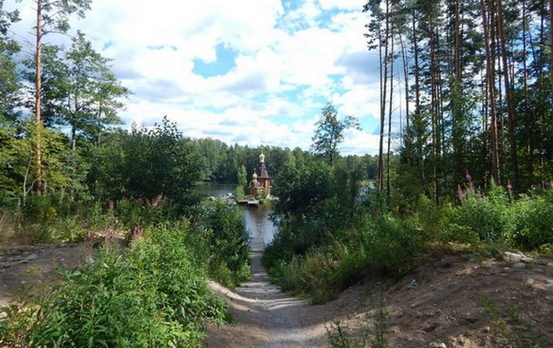 Mala ruska cerkev je preprosto čudovite lepote.