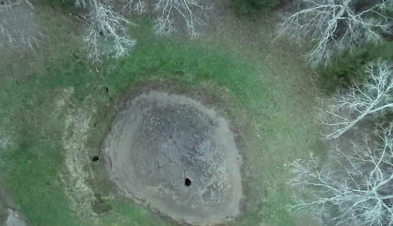 Neznani predmet je padel z neba in posušil ribnik.