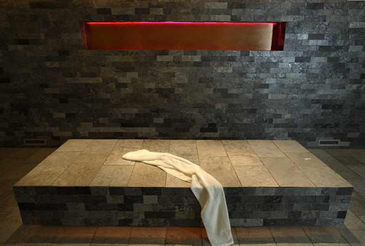 Nežna kamnita postelja