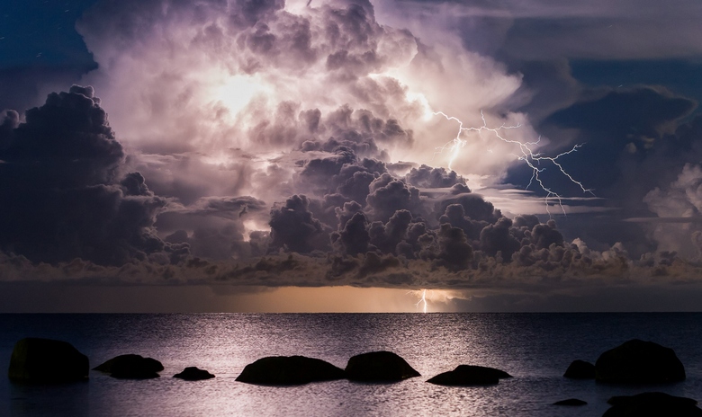 NLP je letel med nevihto z Baltskega morja