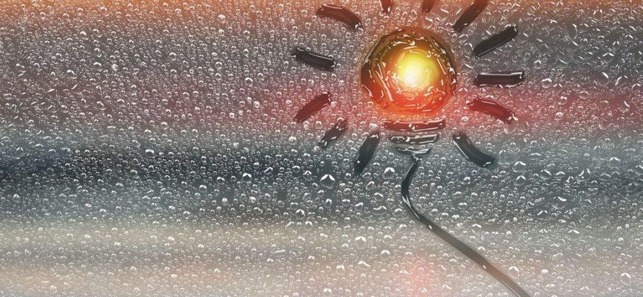 Nov način za proizvodnjo električne energije: kapljica dežja bo prižgala 100 LED lučk 