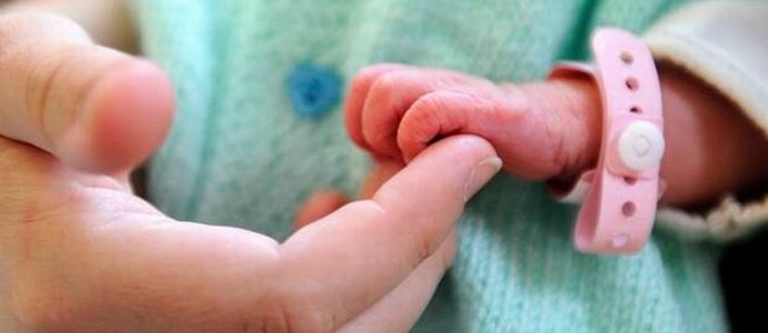 Novorojeni deček je postal najmlajši britanski darovalec