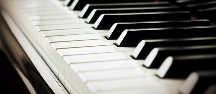 Novozelandska somnambulistična deklica igra klavir v sanjah