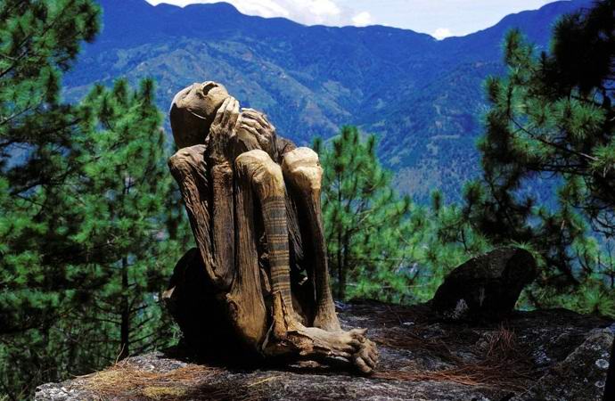 Na mističnih ognjenih mumijah Kabayana