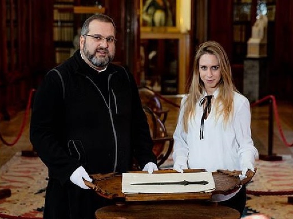 Odkril je najstarejši meč na svetu, star približno 5000 let.