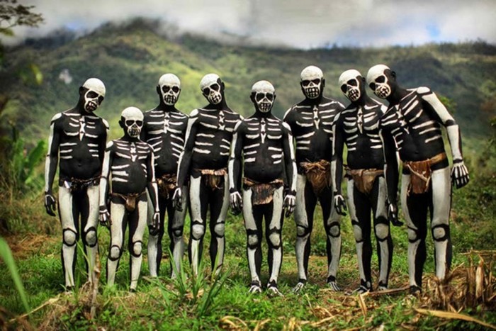 Hkratno življenje v dveh vzporednih svetovih