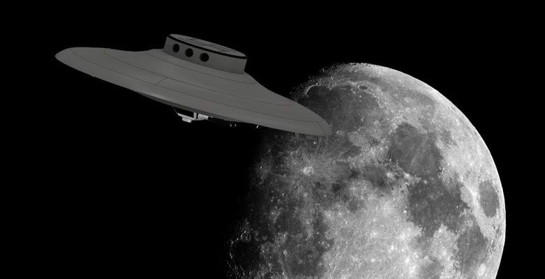 Ogromen črni disk ali krogla je preletela Luno