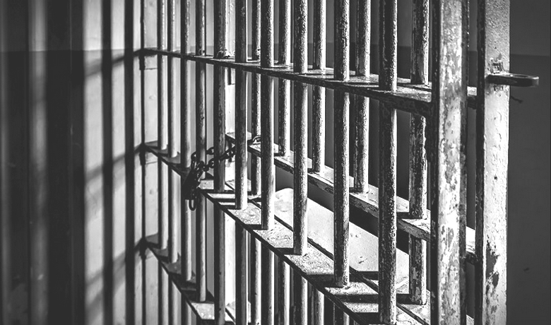 Reševalce duhov je bilo treba rešiti iz celice stare policijske postaje.