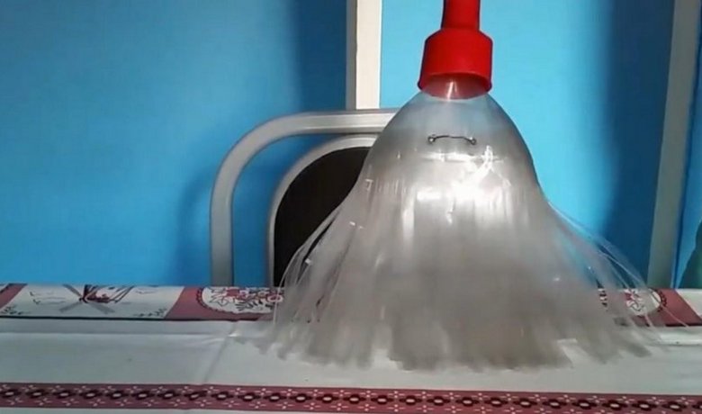 Velika metrska metla iz plastičnih steklenic