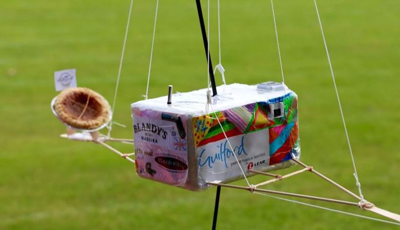 Puding, poslan z Zemlje, je izginil