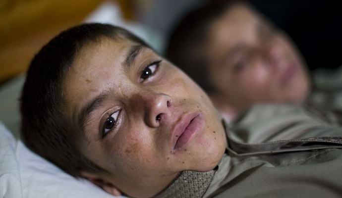 Pakistanski fantje na skrivnosten način