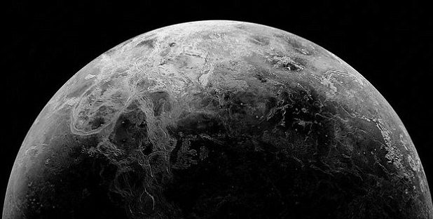 Prvo življenje v vesolju bi lahko nastalo na ogljikovih planetih 