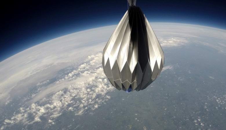 Prvi vesoljski pogreb - naslednji mesec