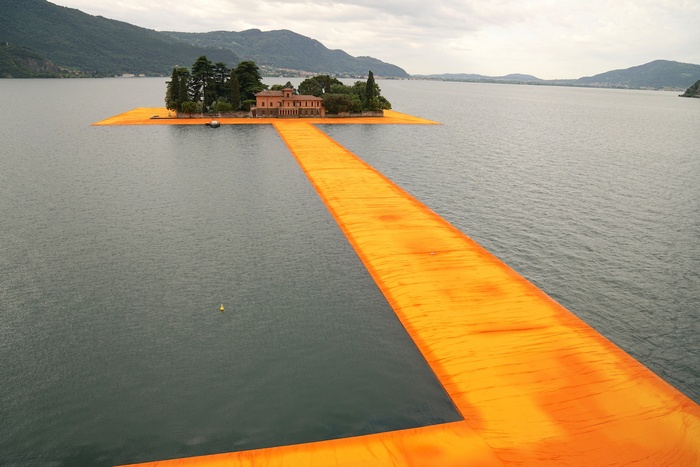 Plavajoči pomoli Italije